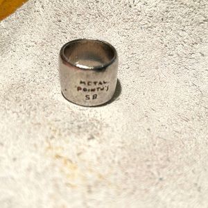 Metal Pointu ring size 7(estimate)